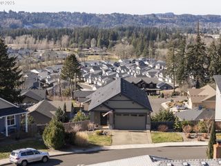 1565 Ne HEAVEN St, Estacada, OR 97023