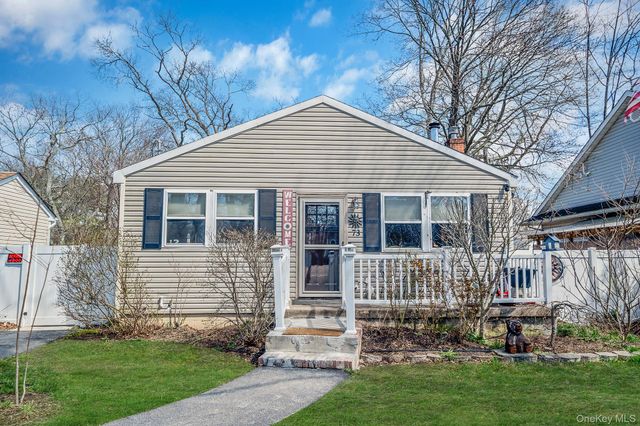 73 Wendy Drive, Farmingville, NY 11738