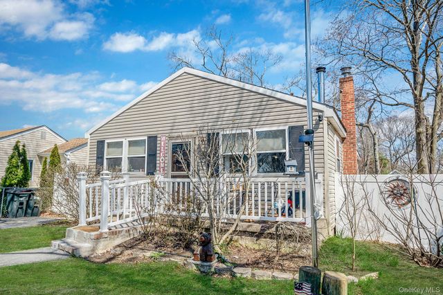 73 Wendy Drive, Farmingville, NY 11738