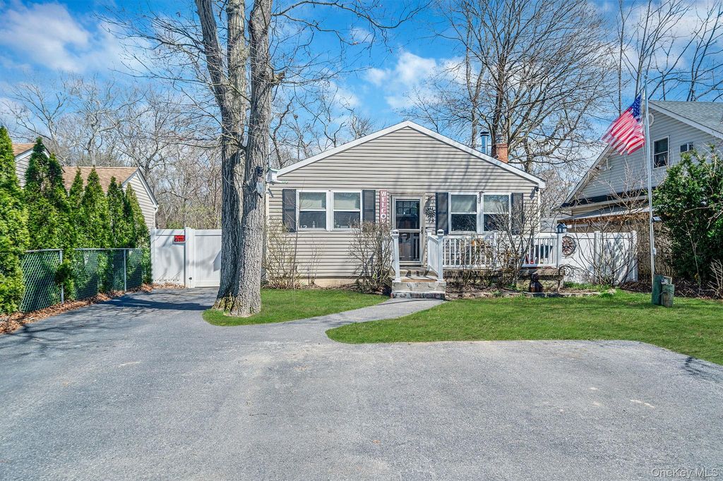 73 Wendy Drive, Farmingville, NY 11738