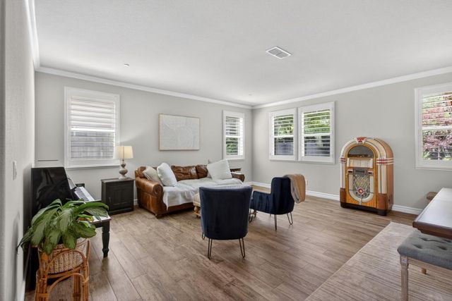 525 Sherbourne Ln, Lincoln, CA 95648