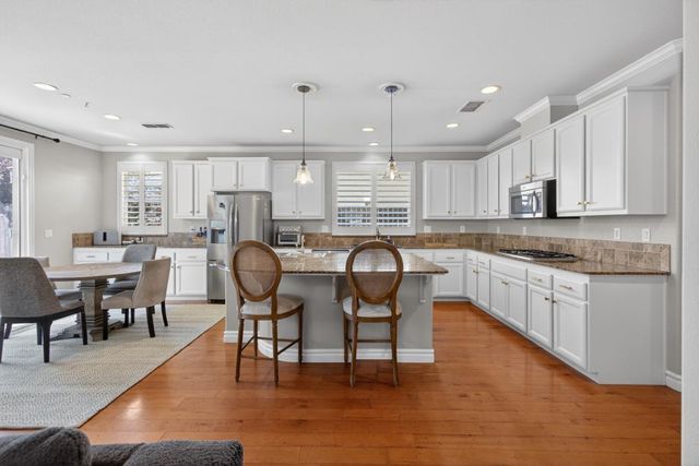 525 Sherbourne Ln, Lincoln, CA 95648