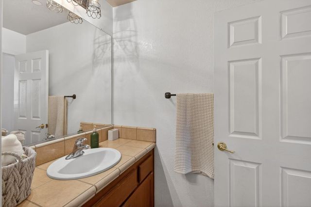 525 Sherbourne Ln, Lincoln, CA 95648