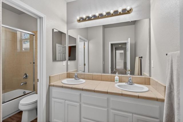 525 Sherbourne Ln, Lincoln, CA 95648