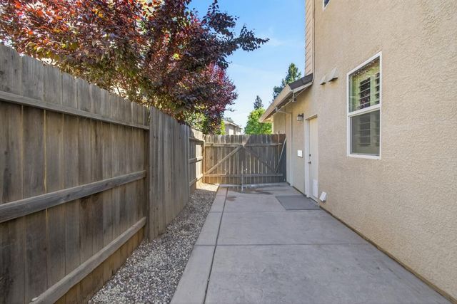 525 Sherbourne Ln, Lincoln, CA 95648