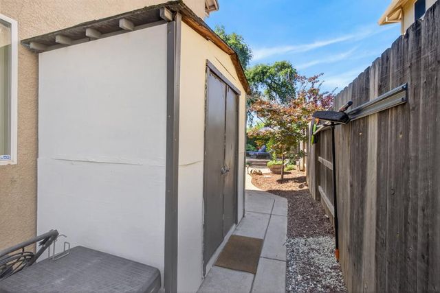 525 Sherbourne Ln, Lincoln, CA 95648