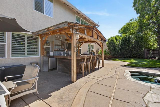 525 Sherbourne Ln, Lincoln, CA 95648