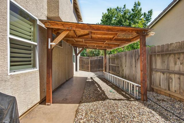 525 Sherbourne Ln, Lincoln, CA 95648