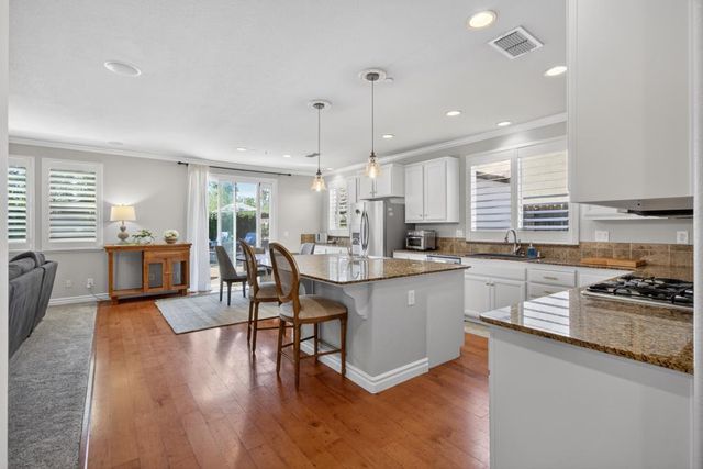 525 Sherbourne Ln, Lincoln, CA 95648