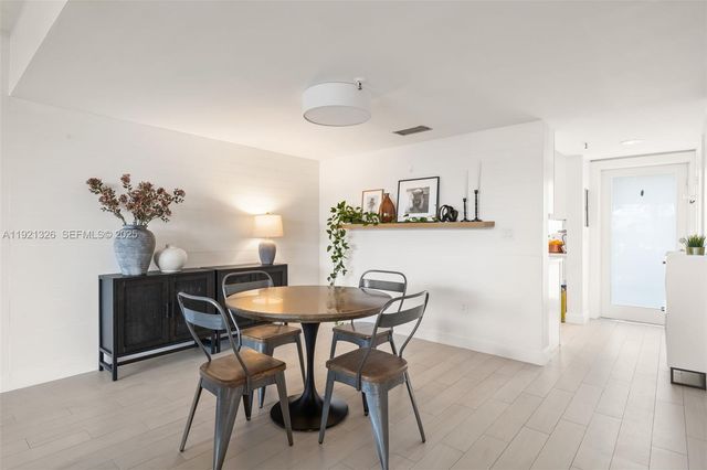 429 Poinciana Dr 1415, Sunny Isles Beach, FL 33160