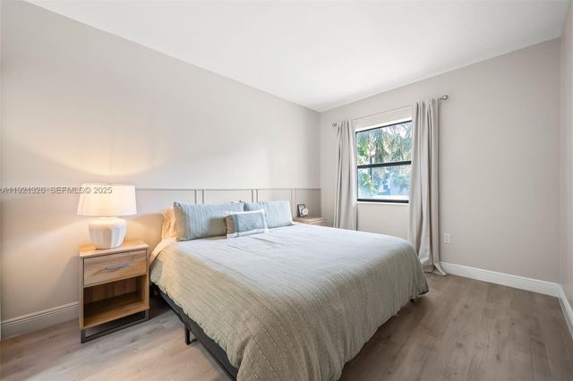 429 Poinciana Dr 1415, Sunny Isles Beach, FL 33160