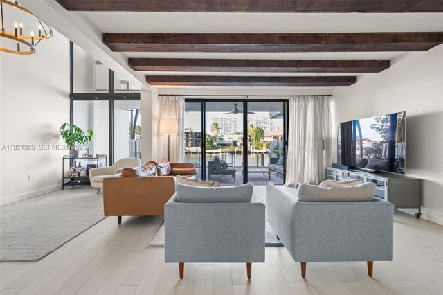 429 Poinciana Dr 1415, Sunny Isles Beach, FL 33160