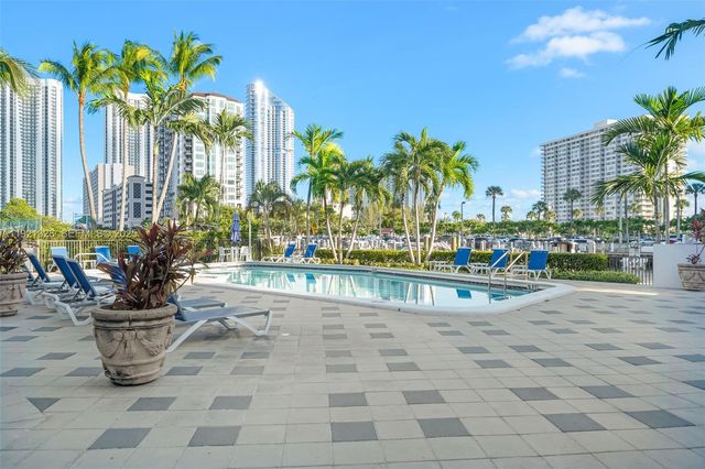 429 Poinciana Dr 1415, Sunny Isles Beach, FL 33160