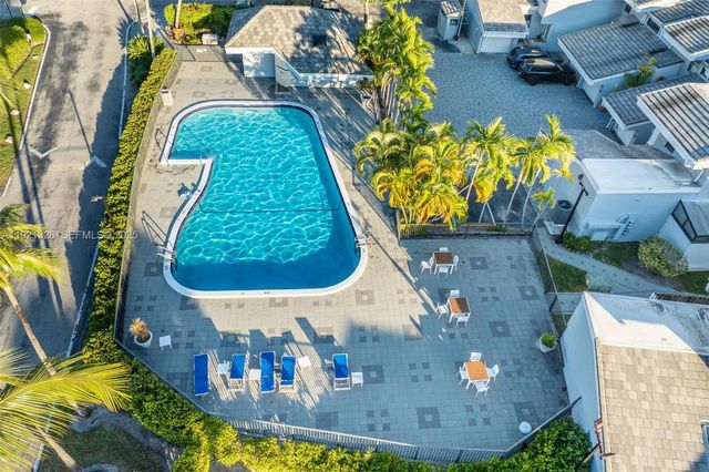 429 Poinciana Dr 1415, Sunny Isles Beach, FL 33160