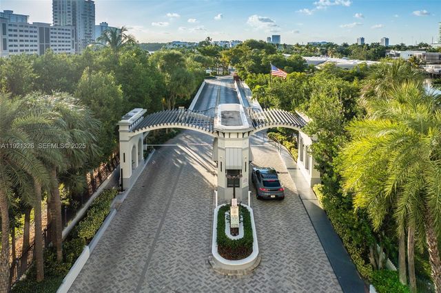 429 Poinciana Dr 1415, Sunny Isles Beach, FL 33160