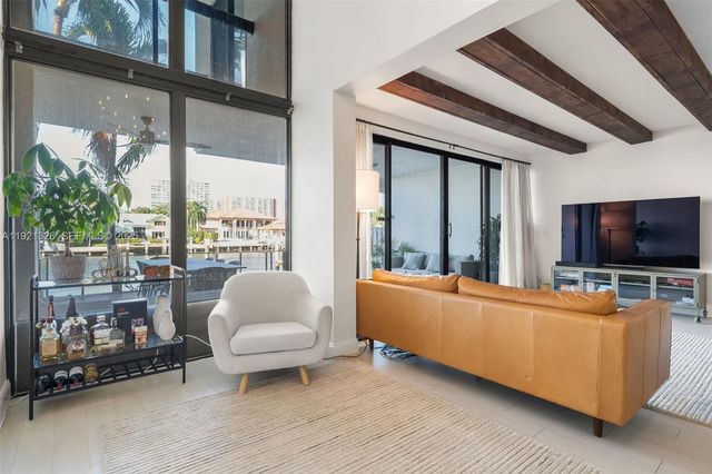 429 Poinciana Dr 1415, Sunny Isles Beach, FL 33160