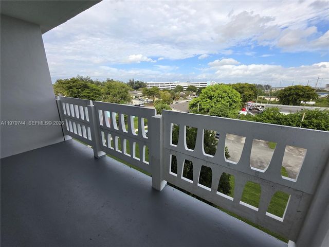 15600 NW 7th Ave 511, Miami, FL 33169