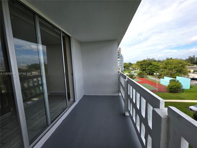 15600 NW 7th Ave 511, Miami, FL 33169