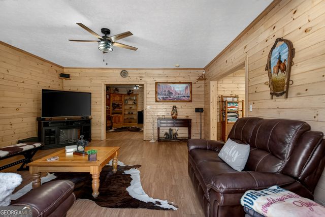 529 Floyd Road, Pine Mountain, GA 31822