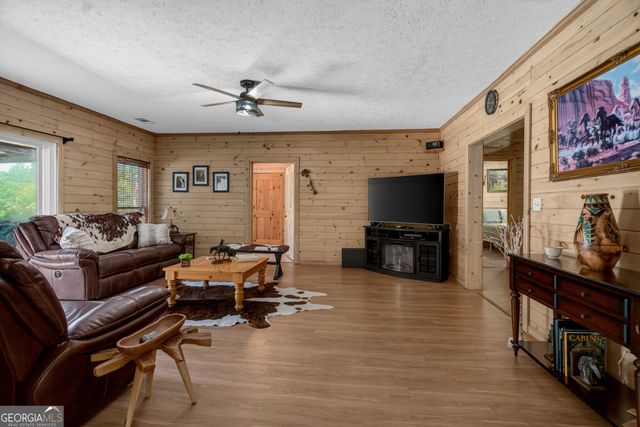 529 Floyd Road, Pine Mountain, GA 31822