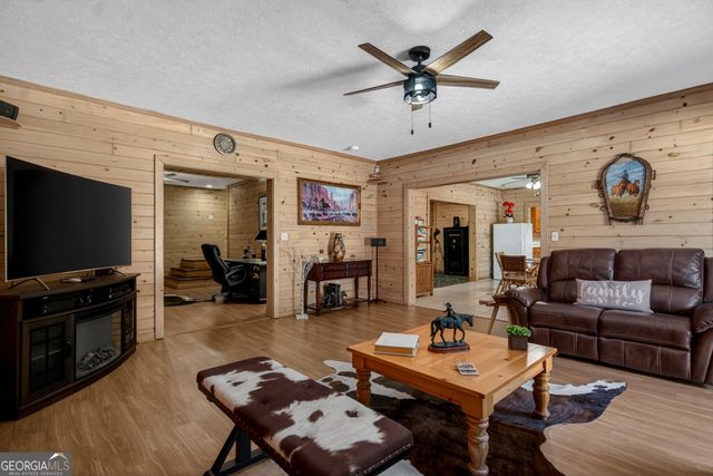 529 Floyd Road, Pine Mountain, GA 31822