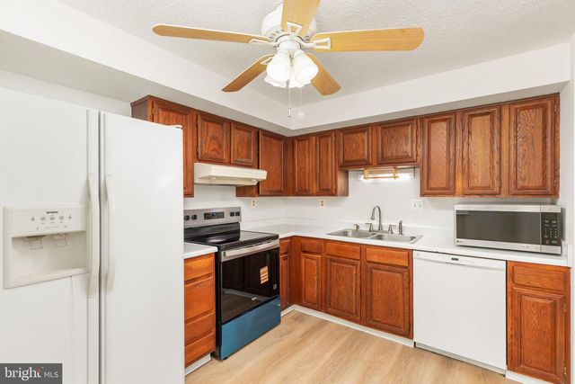 5712 ROUND TOP LN, Burke, VA 22015