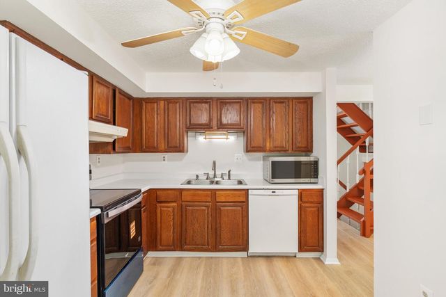 5712 ROUND TOP LN, Burke, VA 22015