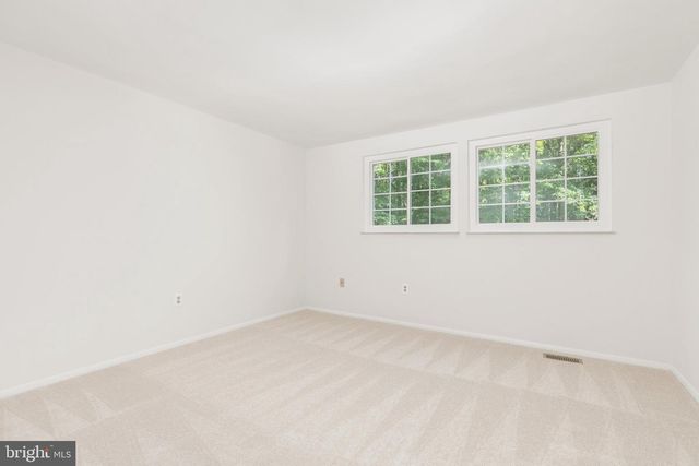 5712 ROUND TOP LN, Burke, VA 22015