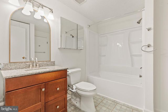 5712 ROUND TOP LN, Burke, VA 22015