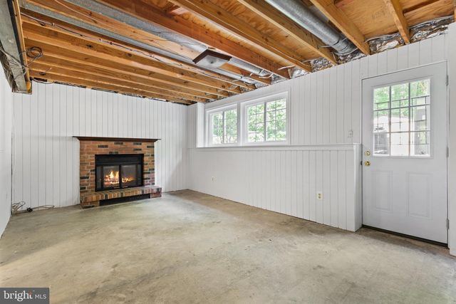 5712 ROUND TOP LN, Burke, VA 22015