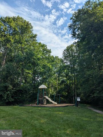 5712 ROUND TOP LN, Burke, VA 22015