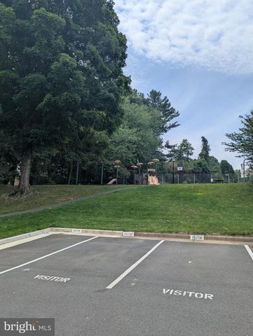 5712 ROUND TOP LN, Burke, VA 22015