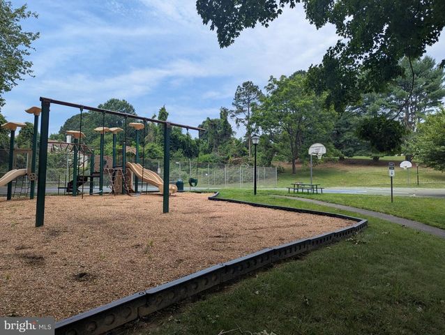 5712 ROUND TOP LN, Burke, VA 22015