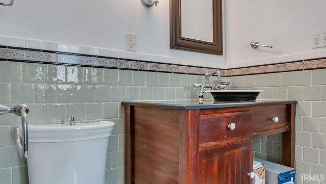 810 N Walnut Street, Bloomington, IN 47408