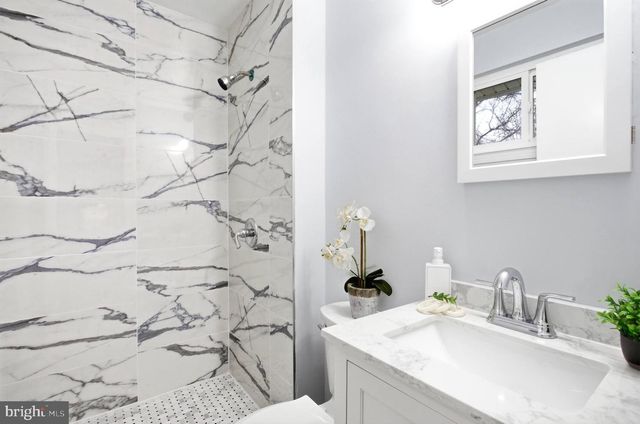 5342 GUINEA RD, Fairfax, VA 22032