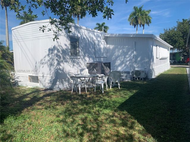 1911 SW 87th Avenue, Davie, FL 33324