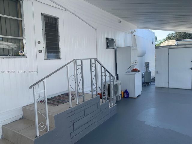 1911 SW 87th Avenue, Davie, FL 33324