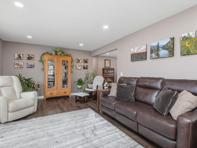 17731 Sterling Terrace, Eden Prairie, MN 55346