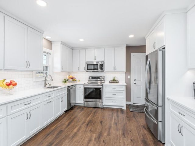 17731 Sterling Terrace, Eden Prairie, MN 55346