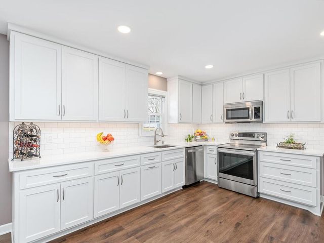 17731 Sterling Terrace, Eden Prairie, MN 55346