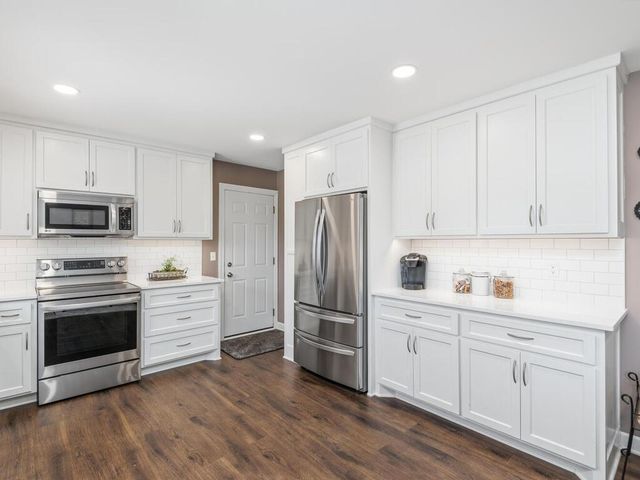 17731 Sterling Terrace, Eden Prairie, MN 55346