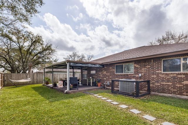 1433 N Park Ridge Drive, Deer Park, TX 77536