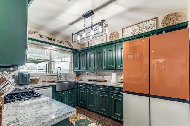 1433 N Park Ridge Drive, Deer Park, TX 77536