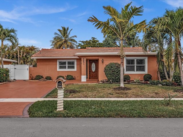 6831 NW 81st Place, Tamarac, FL 33321
