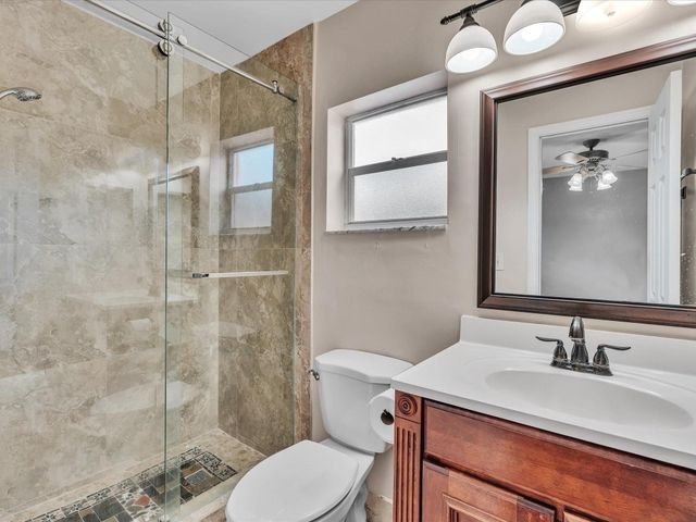 6831 NW 81st Place, Tamarac, FL 33321