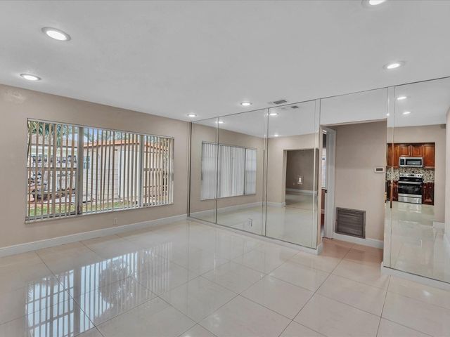 6831 NW 81st Place, Tamarac, FL 33321