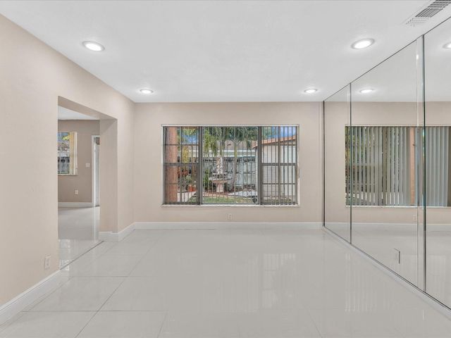 6831 NW 81st Place, Tamarac, FL 33321