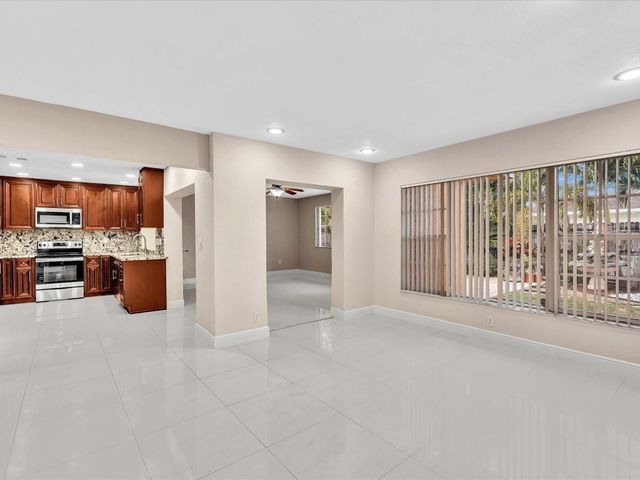 6831 NW 81st Place, Tamarac, FL 33321