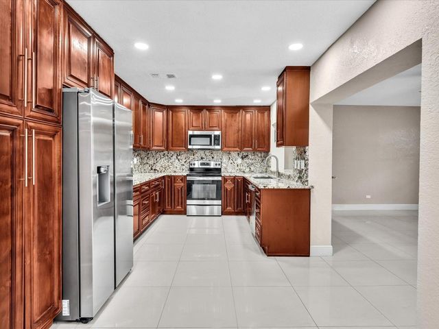 6831 NW 81st Place, Tamarac, FL 33321