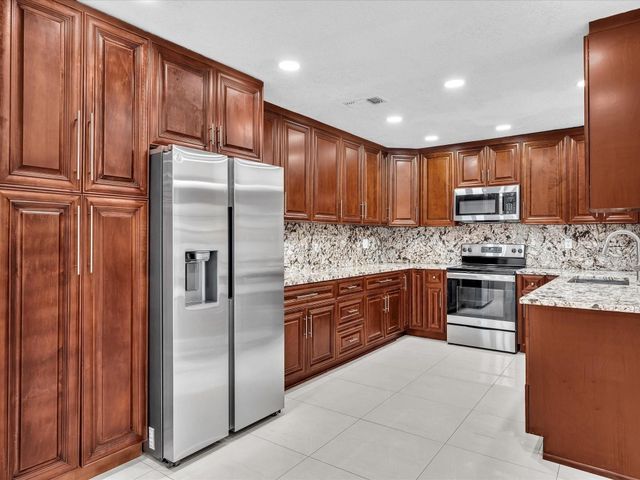 6831 NW 81st Place, Tamarac, FL 33321